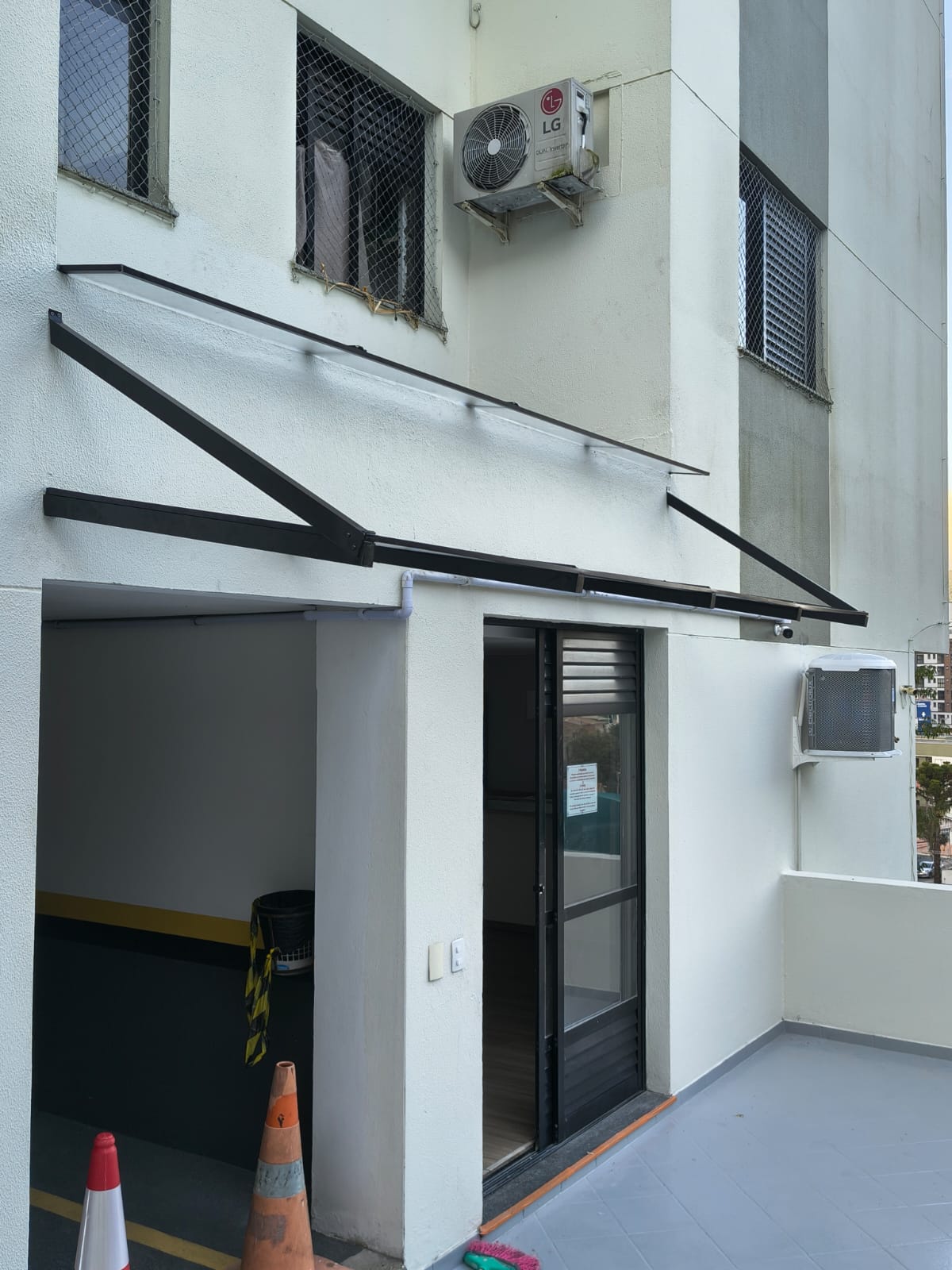 cobertura-aluminio-policarbonato-sao-jose-quaddra-esquadrias.jpg.jpg
